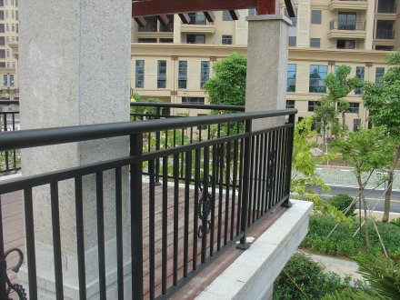 陽(yáng)臺(tái)護(hù)欄施工方法的具體流程