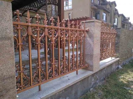 <b>目前鋁藝圍欄有什么優(yōu)勢(shì)？</b>