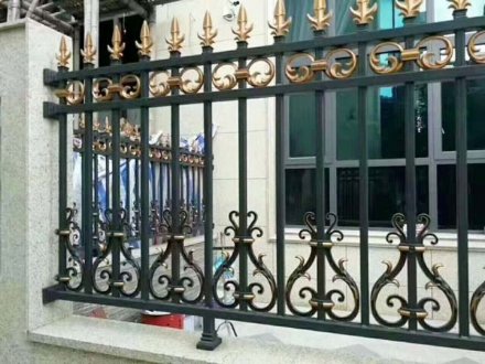 鋁藝護(hù)欄為什么要噴涂顏色